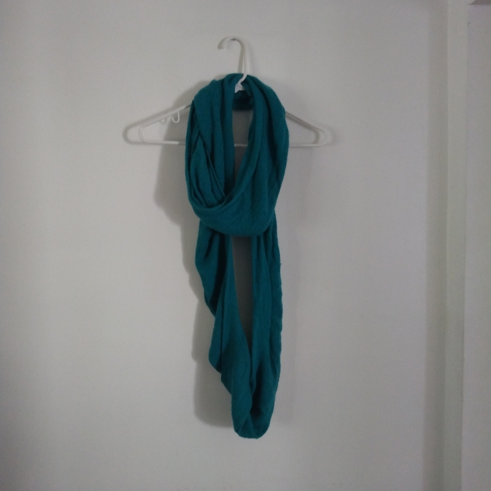3/$10 🌟 Banana Republic Teal Green-Blue Ladies Scarf